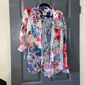 Super cute light weight button down